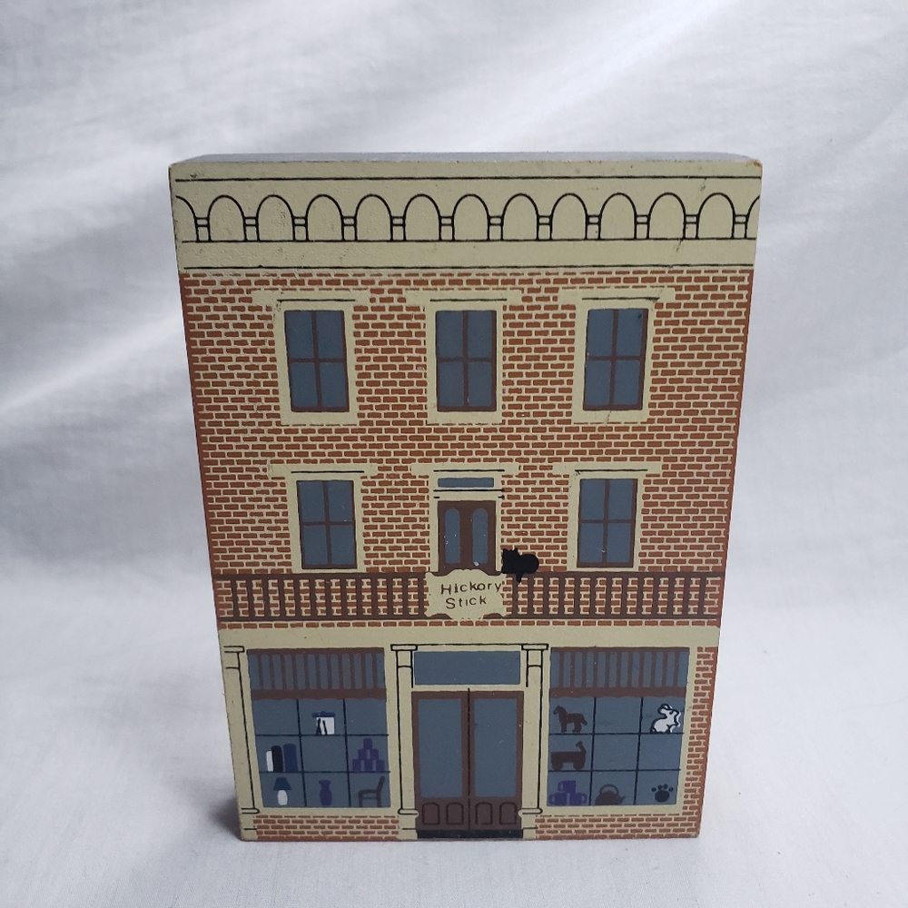 Mark Twain's Hannibal Hickory Stock House Cat's Meow 1996 Wood Shelf Sitter
